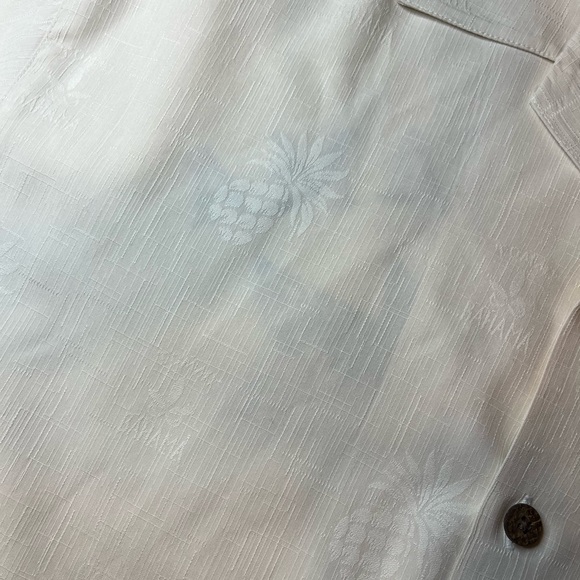 Tommy Bahama Silk Short Sleeve Button Down Pop Had Dough Men’s Size Medium - Picture 5 of 10